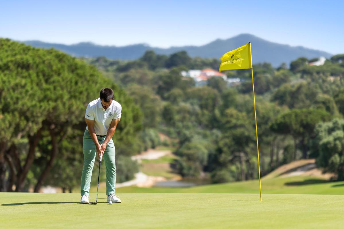 As comodidades de golfe no hotel ou nas proximidades