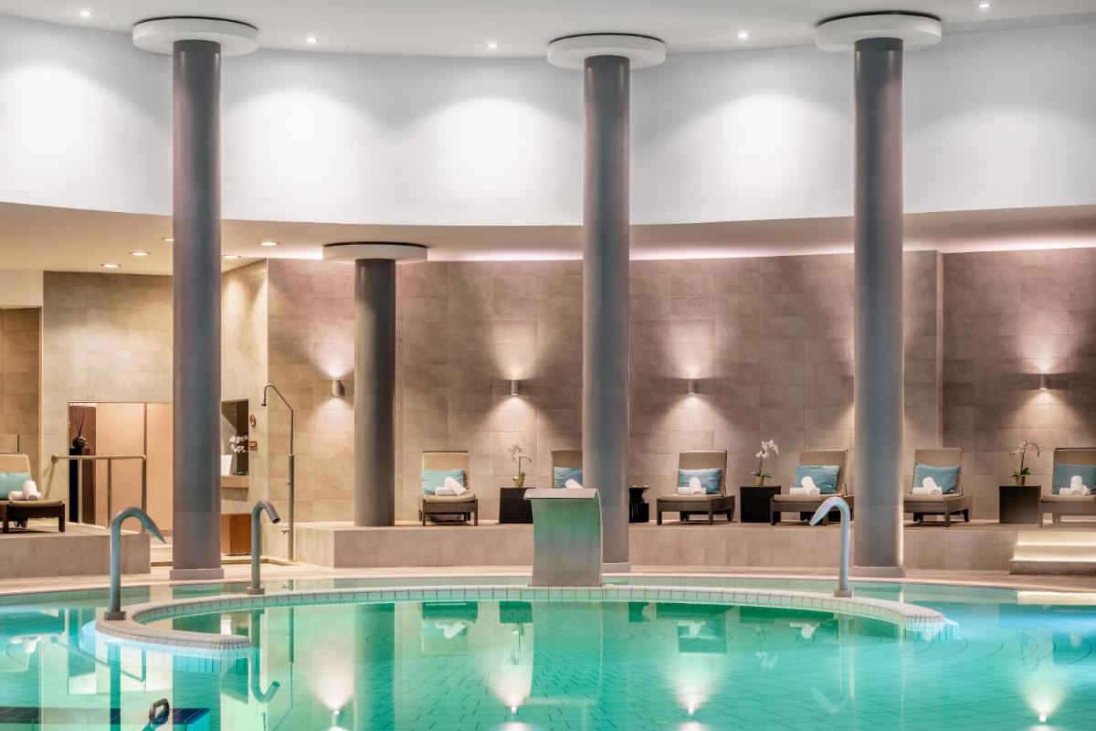 A piscina em ou perto de Palácio Estoril Hotel, Golf & Wellness