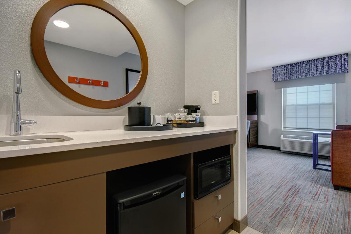 Hampton Inn & Suites Yonkers - Housity