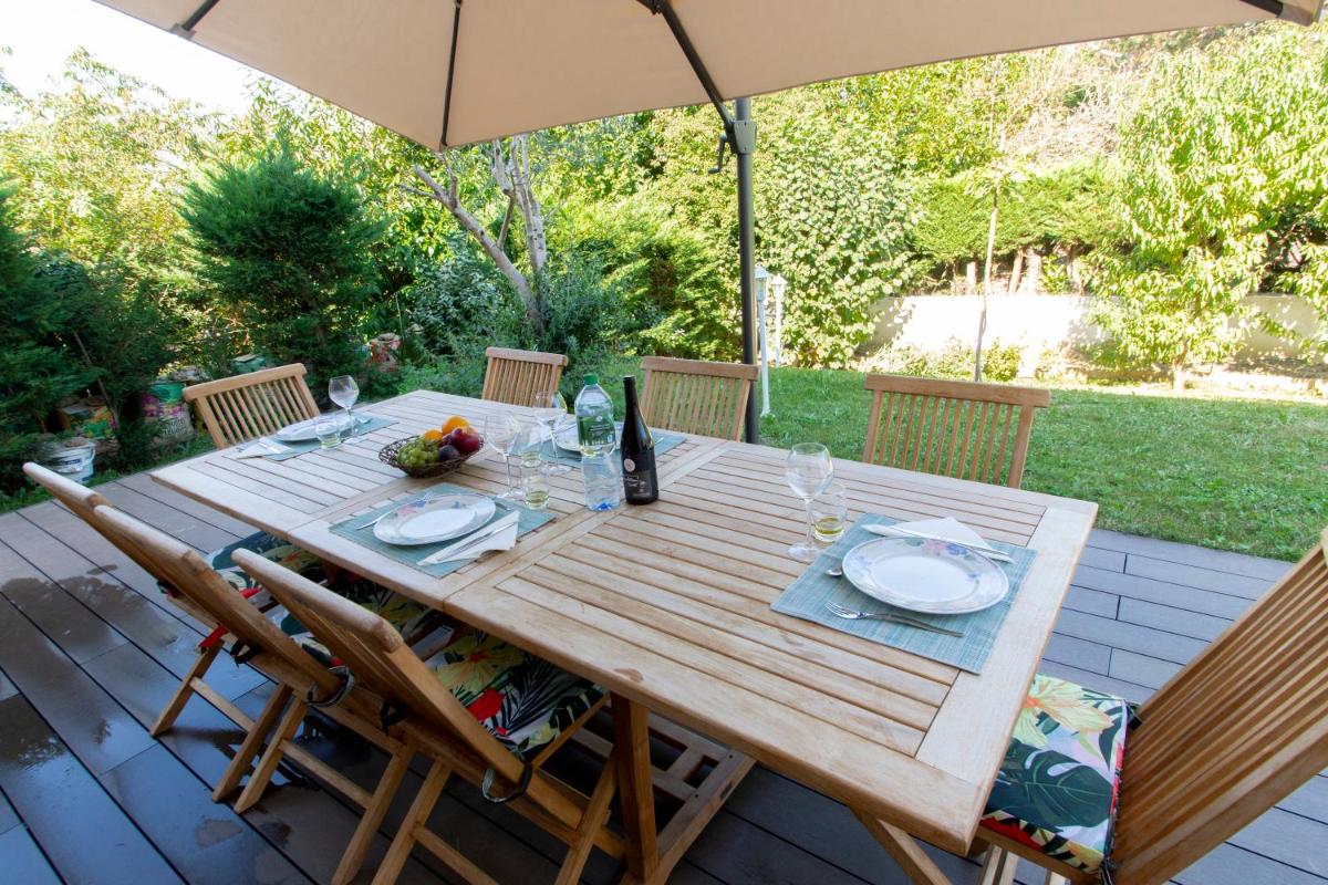 Chalet Like Upstairs Private Suite - Housity