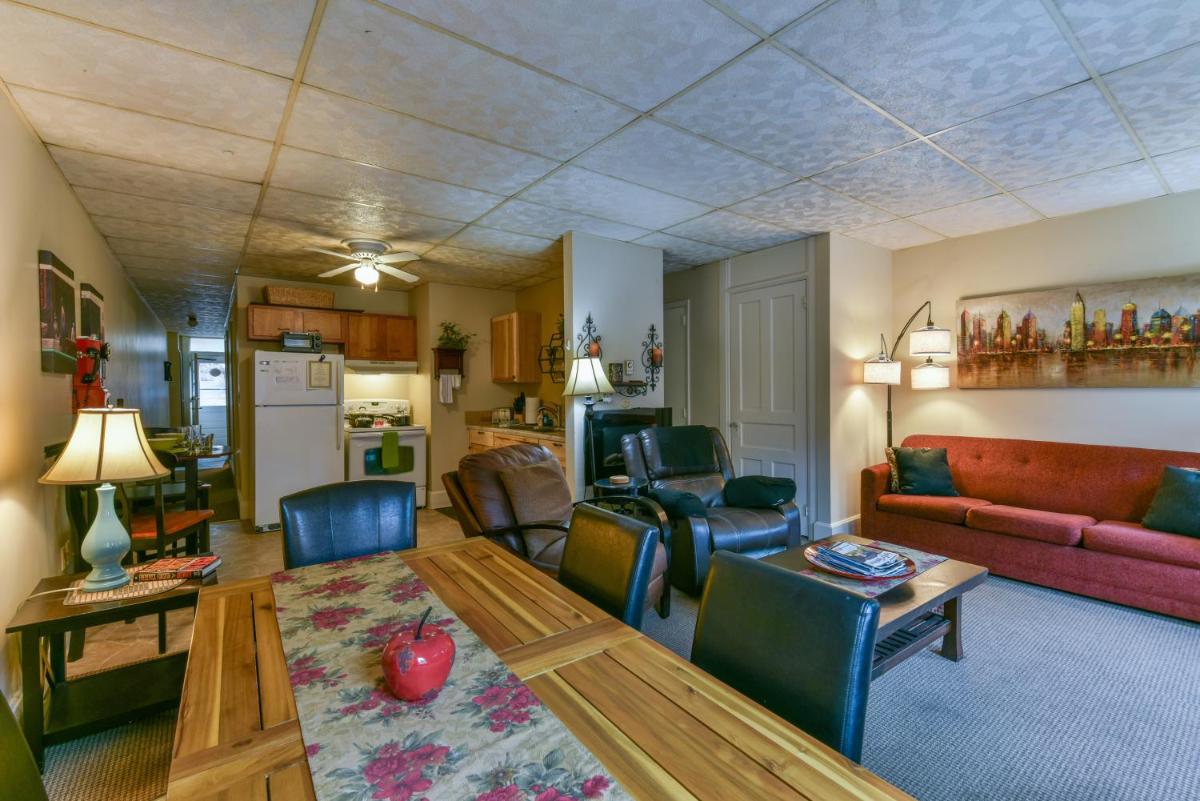 Main Street two bedroom in Galena-Great location! - Housity