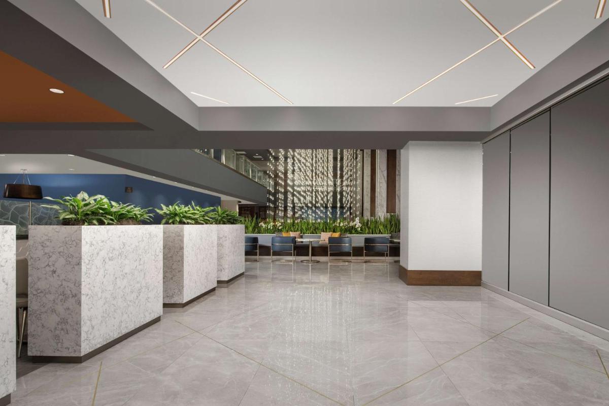 Embassy Suites By Hilton Knoxville Downtown - Housity