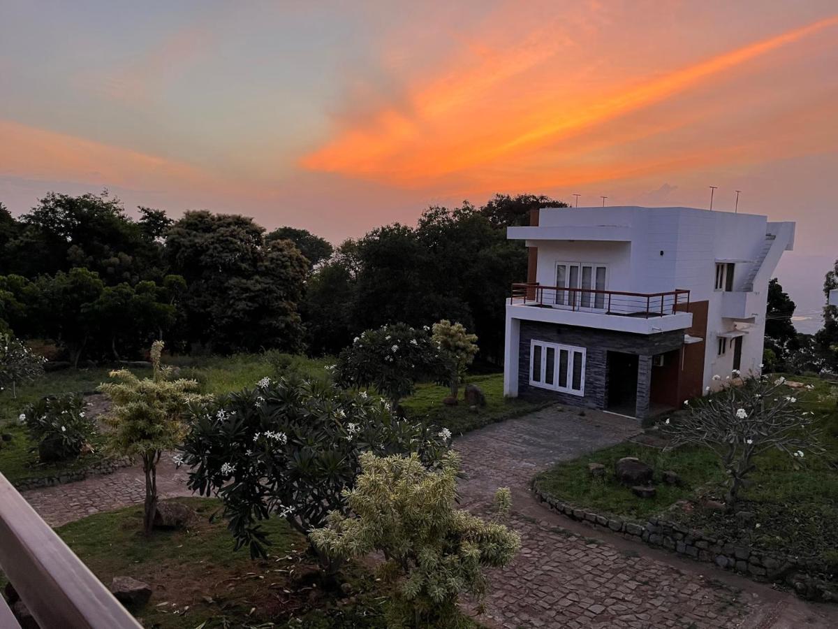 Easy Stays Yelagiri - Eco Village - Air Conditioned - Free Wifi - Full Kitchen - Free Barbeque Equipment - Swimming Pool - No Alcohol Zone - Housity