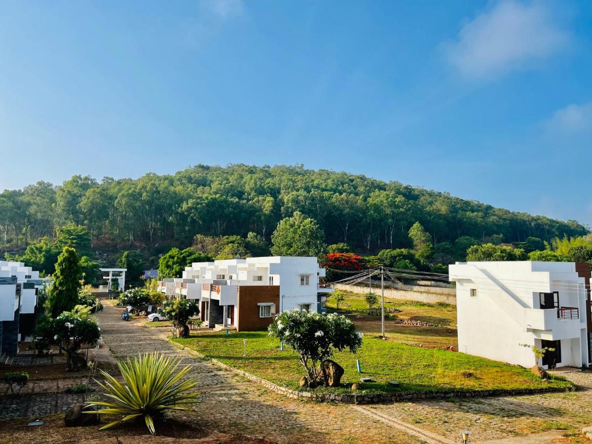 Easy Stays Yelagiri - Eco Village - Air Conditioned - Free Wifi - Full Kitchen - Free Barbeque Equipment - Swimming Pool - No Alcohol Zone - Housity