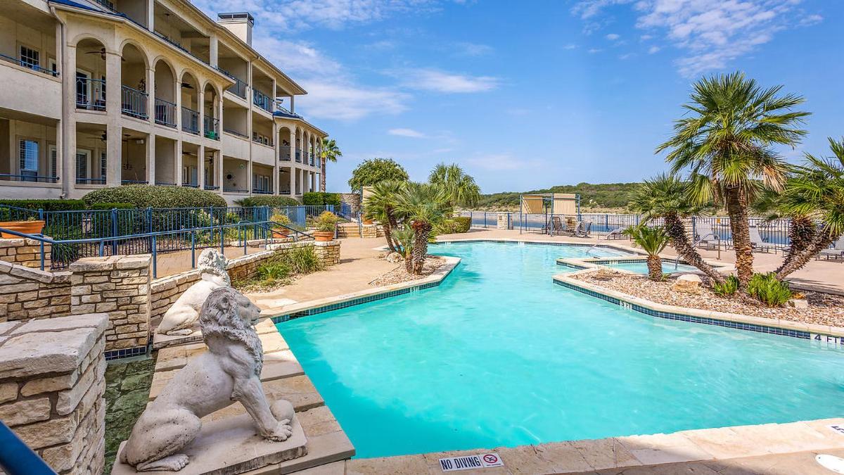 Lake Travis Stunning Waterfront, Sunset & Pool Views, Pet Friendly, Boat Ramp, Lago Vista, Texas - Housity