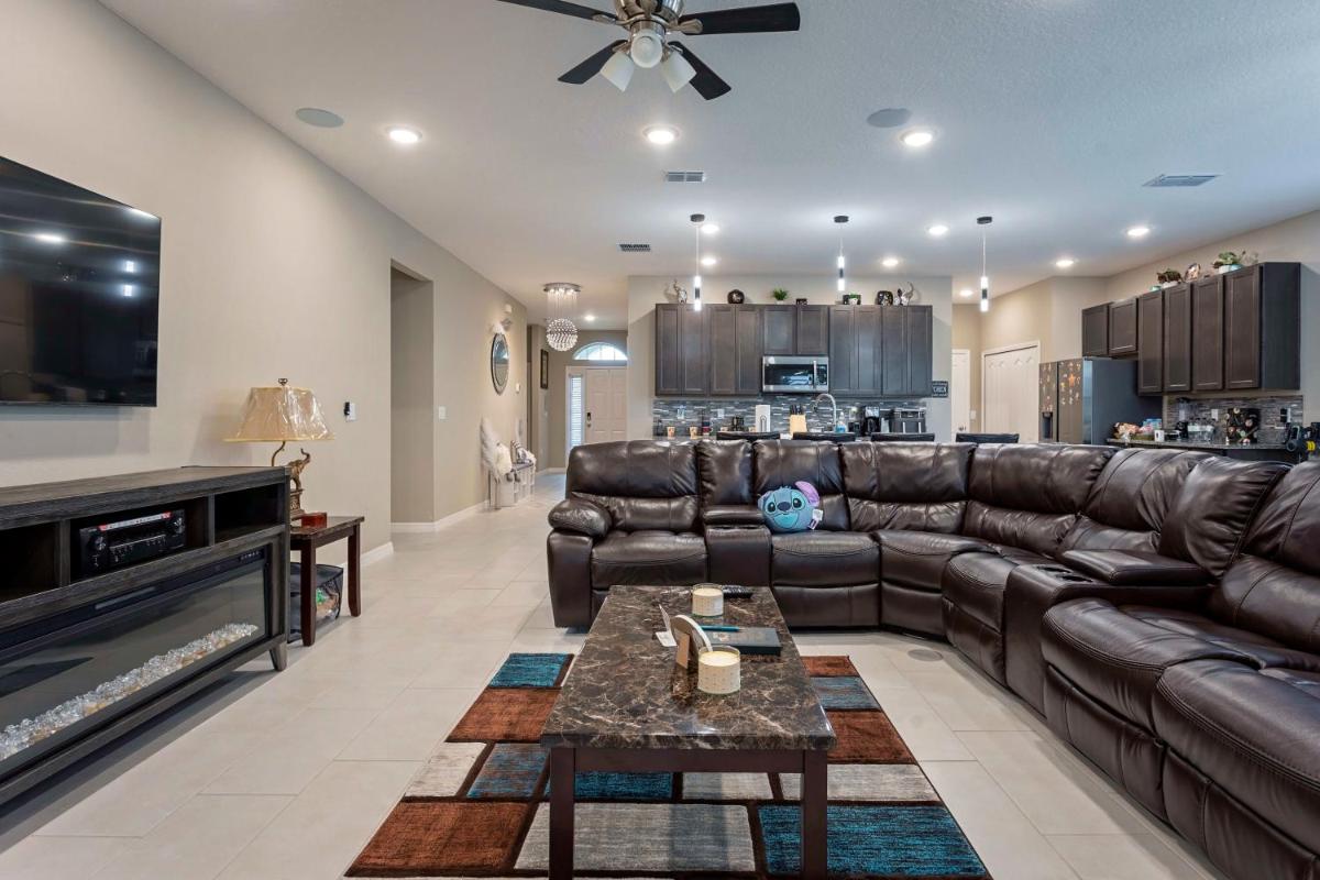Disney Magic Palm Tree Villa - Housity