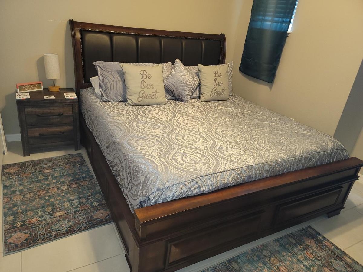 Disney Magic Palm Tree Villa - Housity