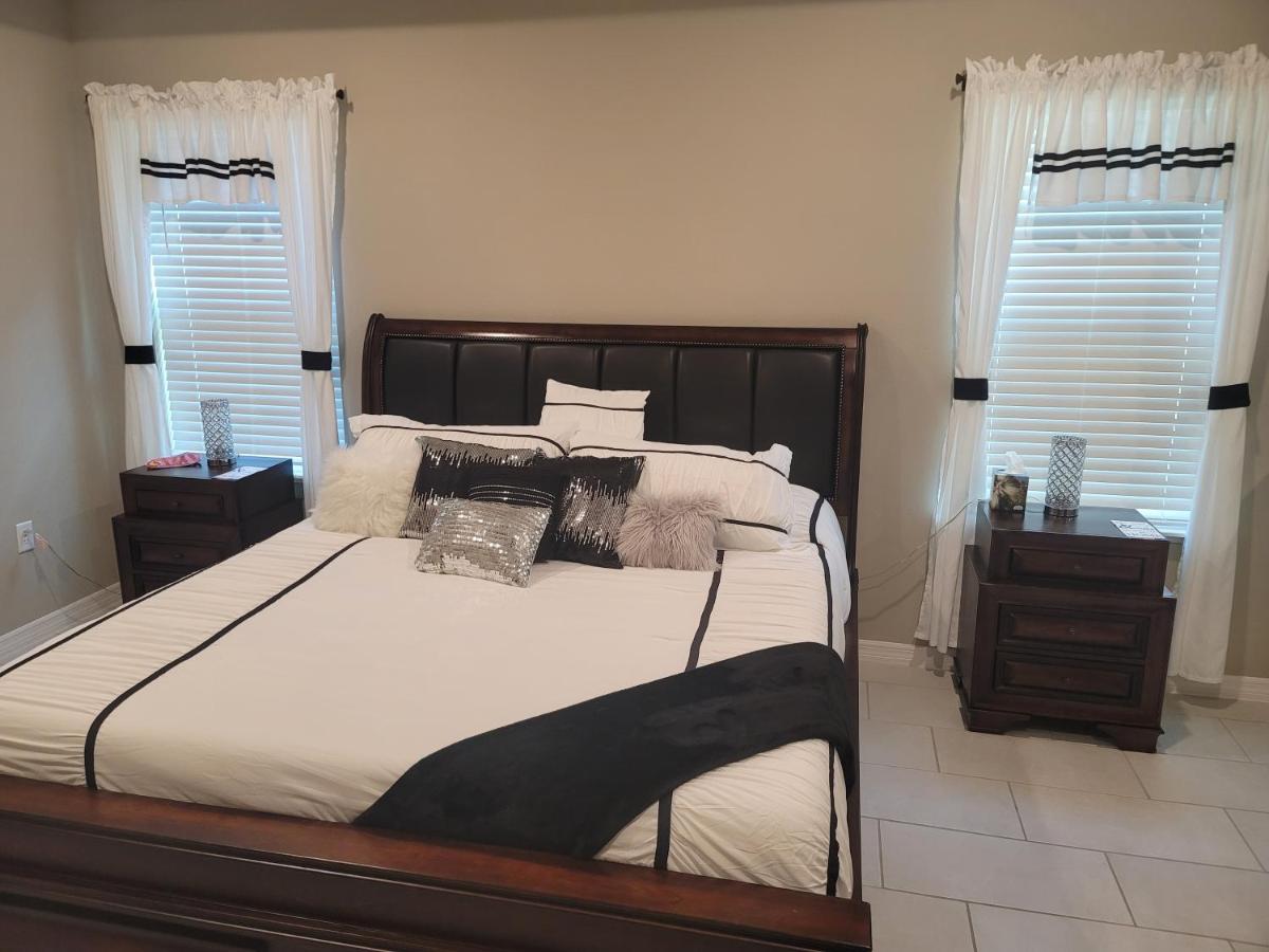 Disney Magic Palm Tree Villa - Housity