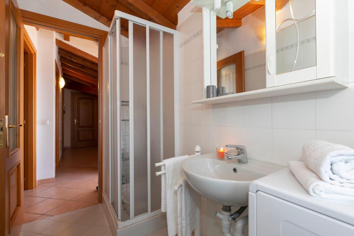 Garibaldi Lake view Apartments - Housity