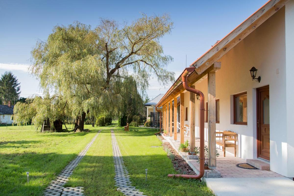 Almafás Apartmanház Őrség - Housity