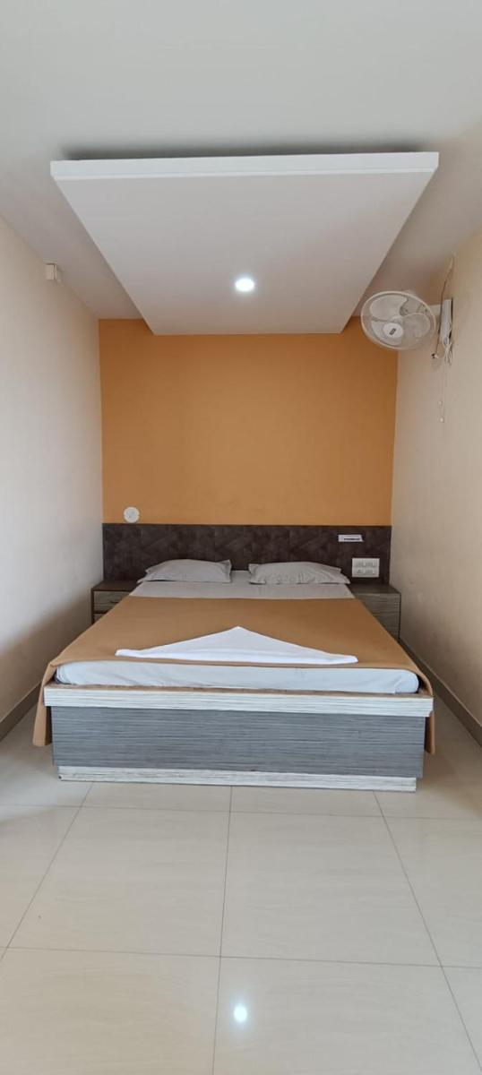 Hotel Vanashree - Housity