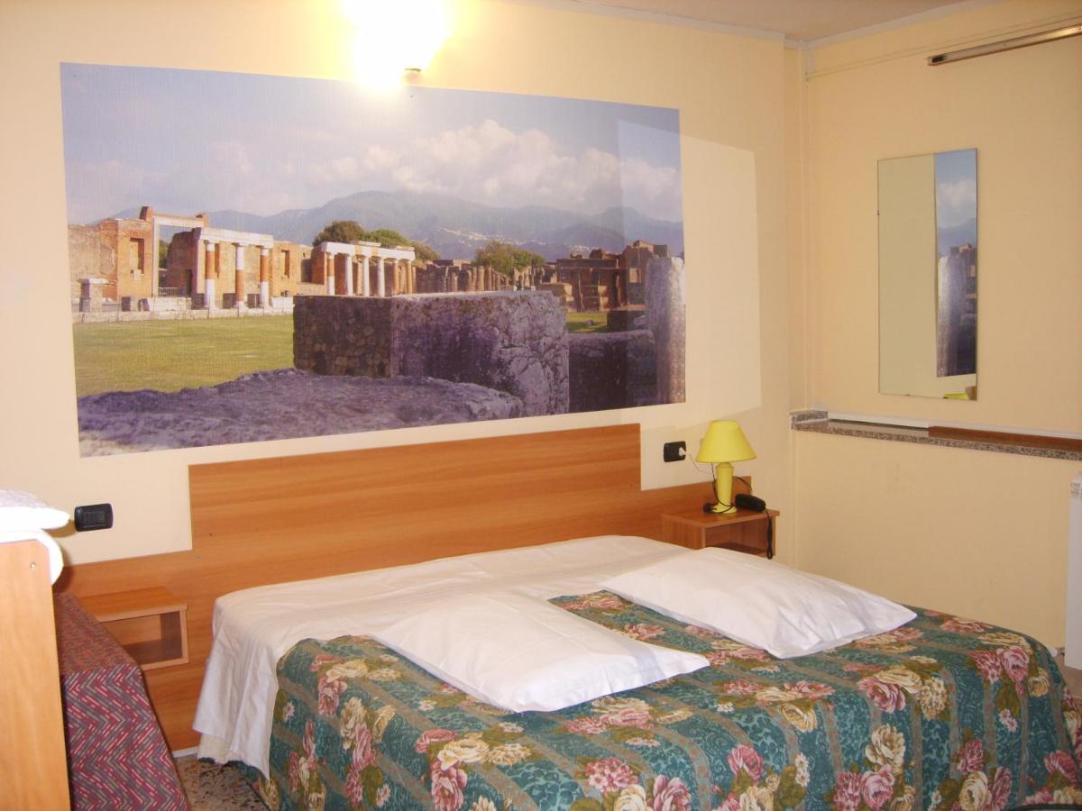 Hotel Rosso Di Sera - Housity