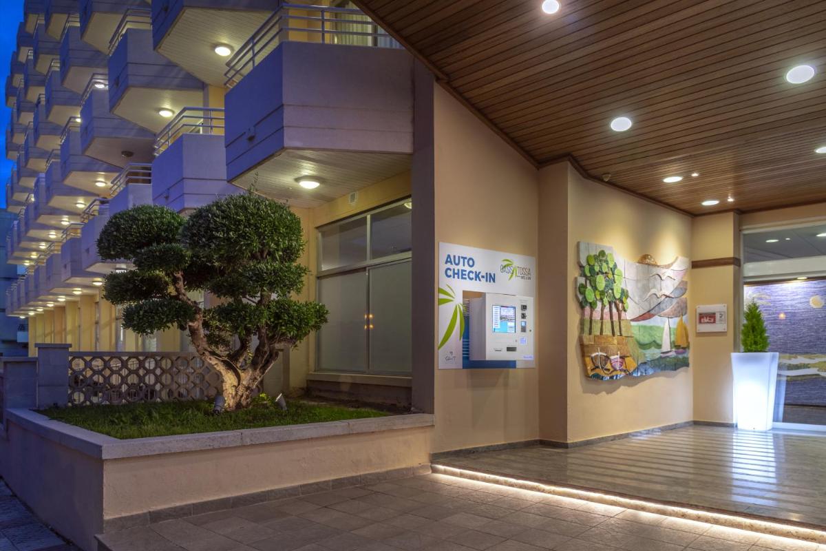 Imagen de la galería de GHT Oasis Tossa & Spa, en Tossa de Mar