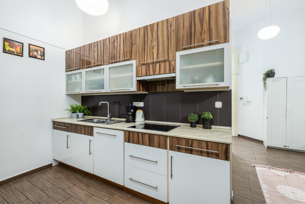 Real Apartments Lovag - Housity