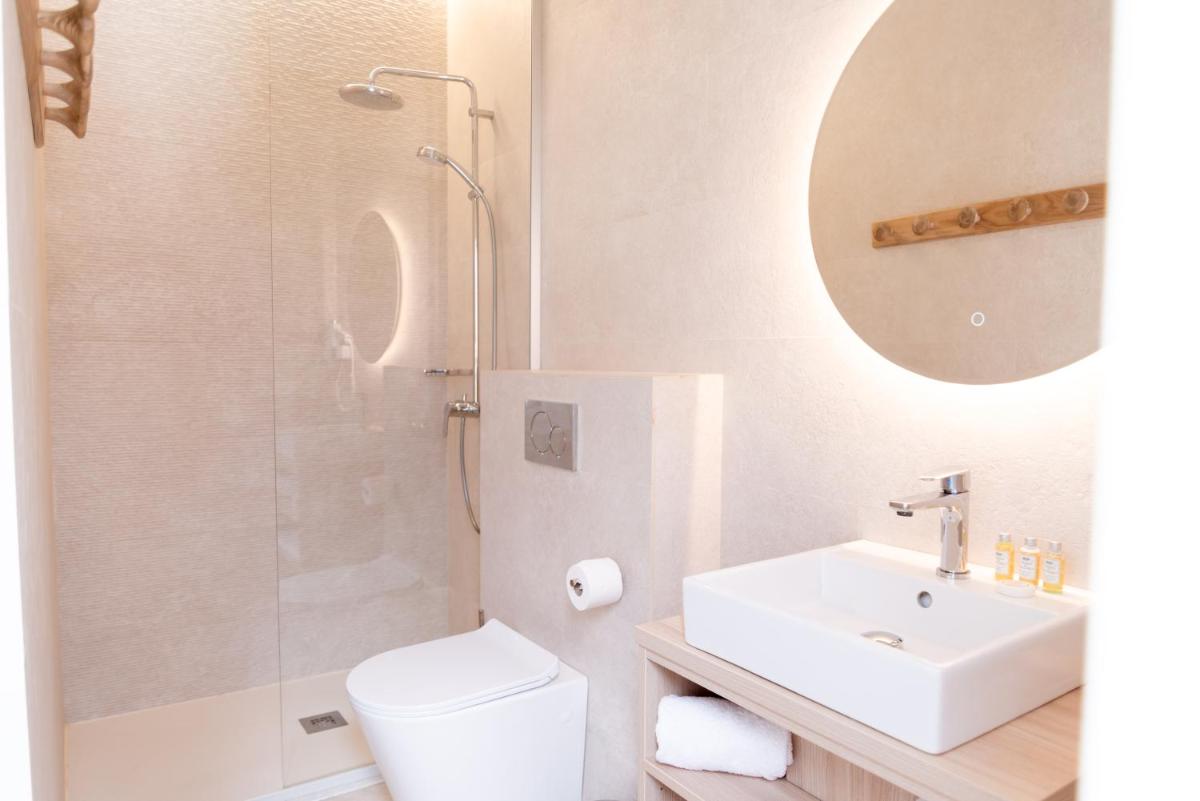 Un baño de Portomar Apartments - 4-Star Superior Hotel