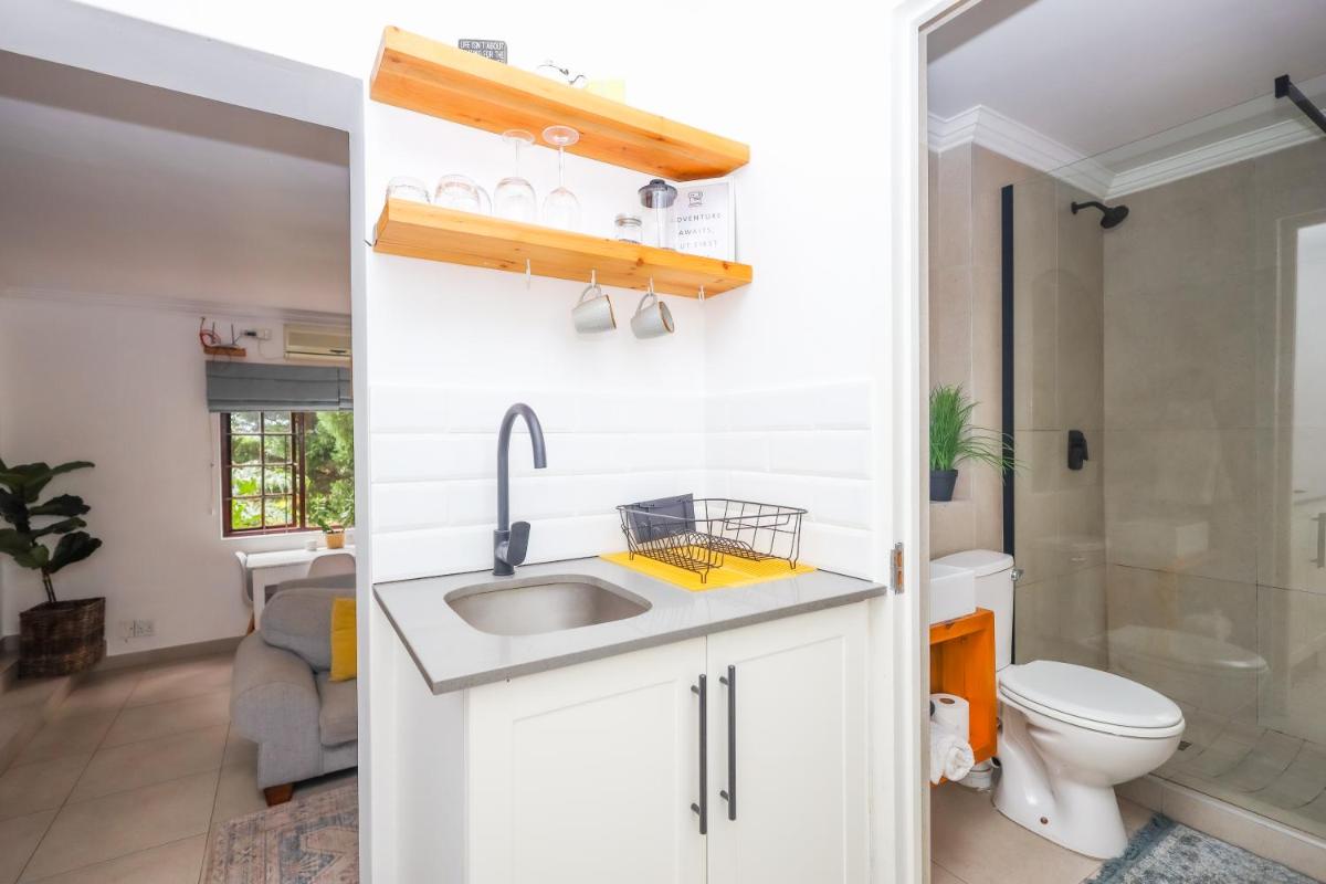 The Blue Door B&B - Hizvo
