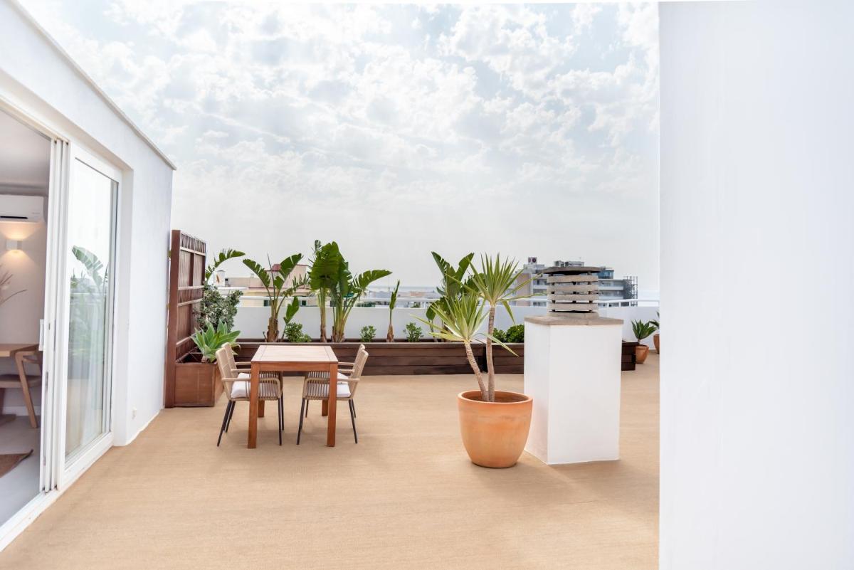 Un balcón o terraza de Portomar Apartments - 4-Star Superior Hotel