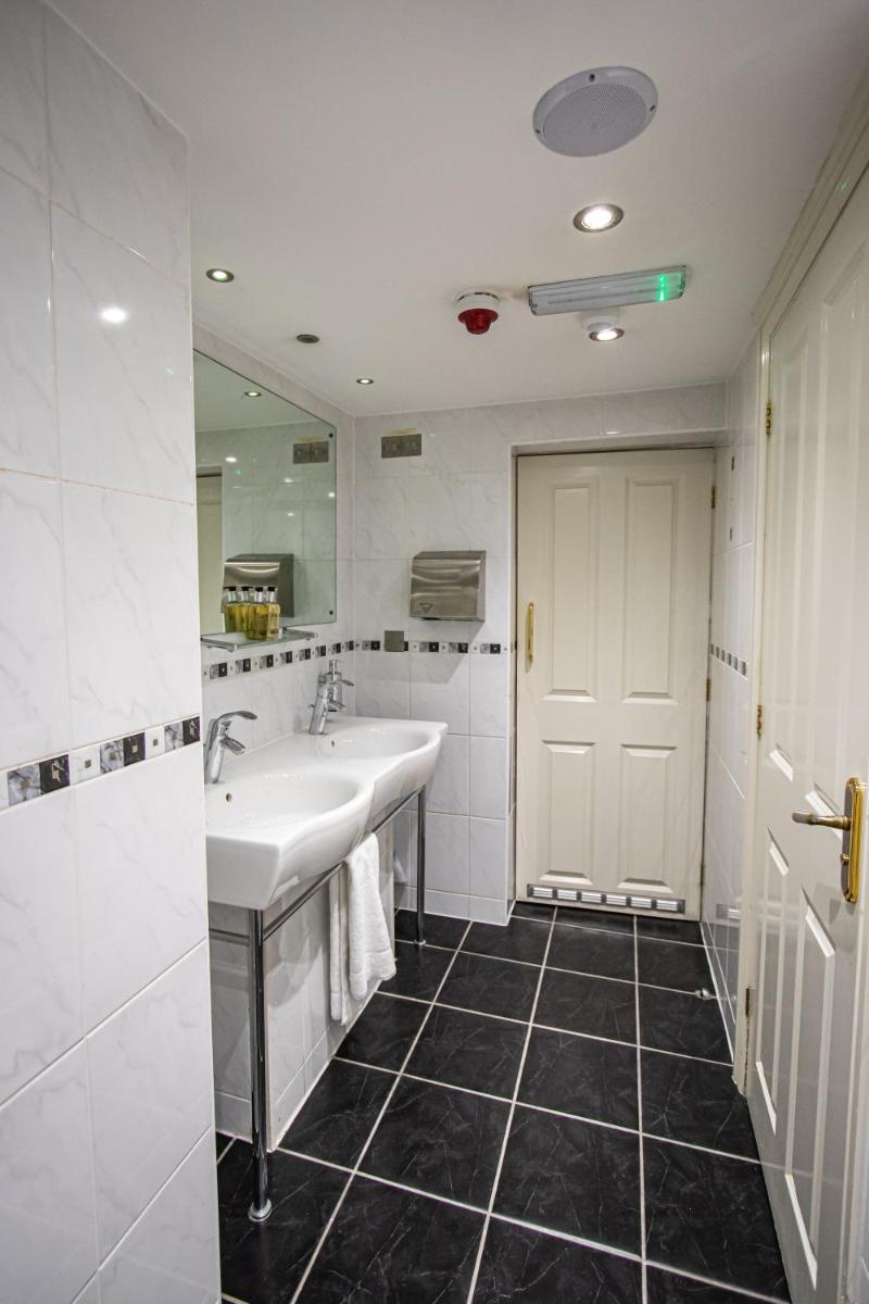Cley Hall - Housity