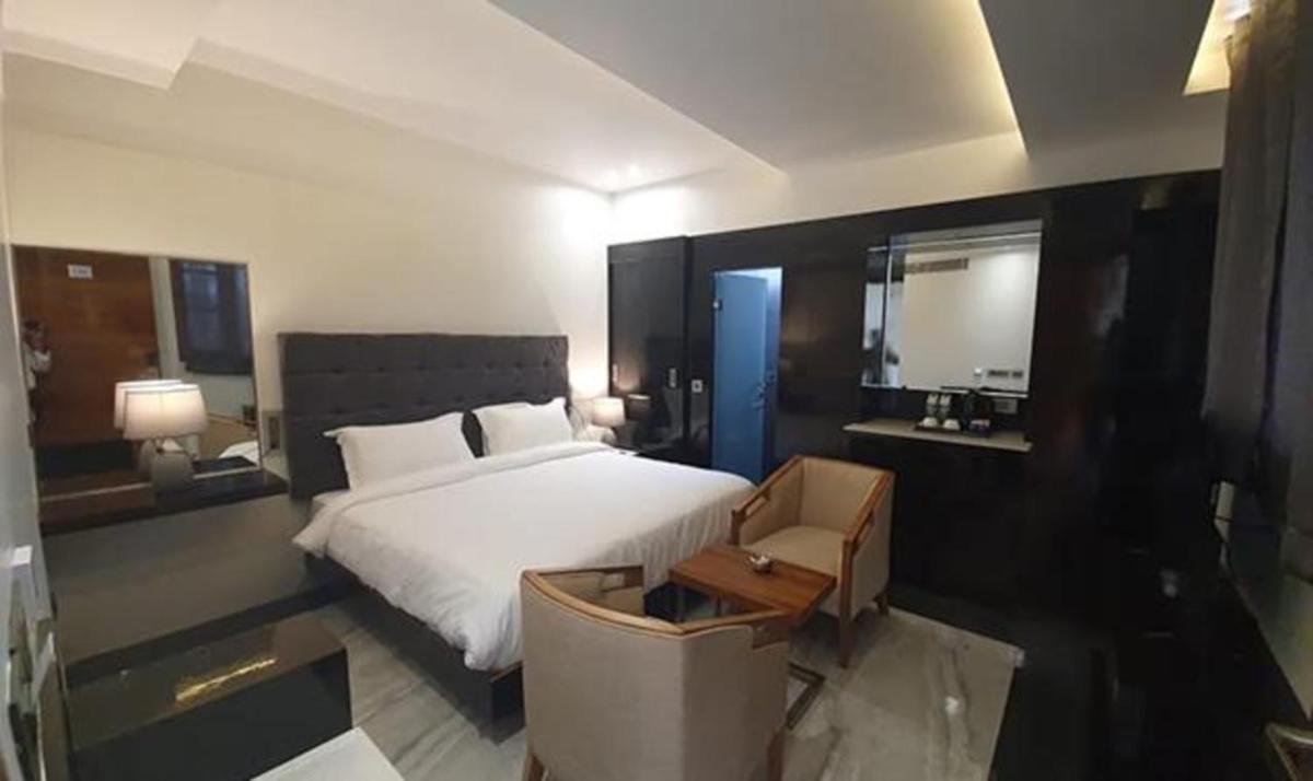 FabHotel Prime The Daffodils - Housity