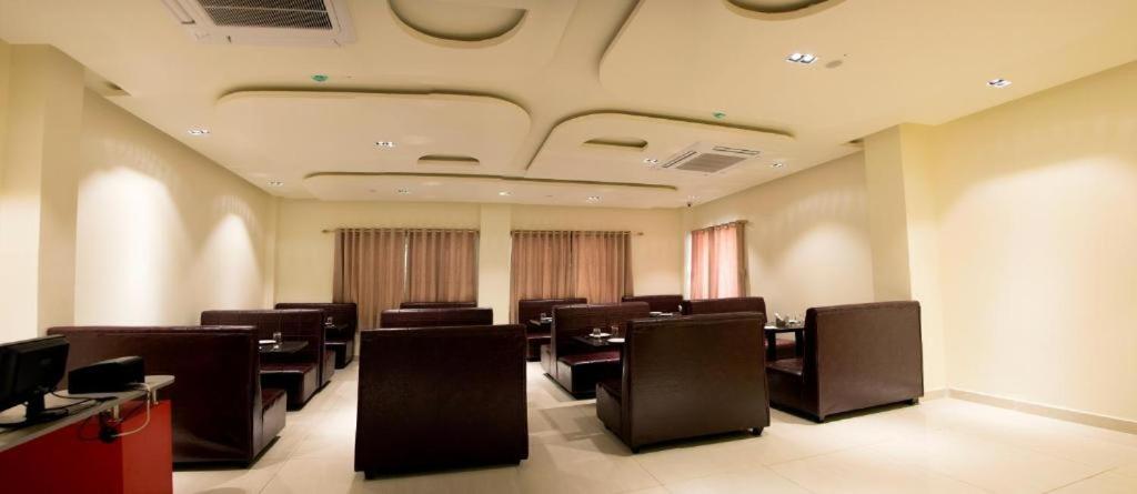 The Grand White Palace - Housity
