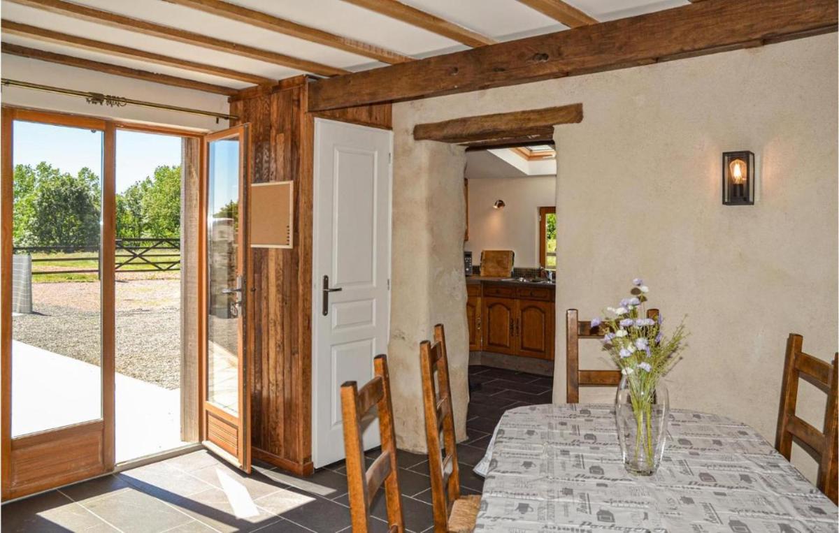 Suitetrails - Stunning Home In Poitou Charentes With Jacuzzi, Wifi And Outdoor Swimming Pool