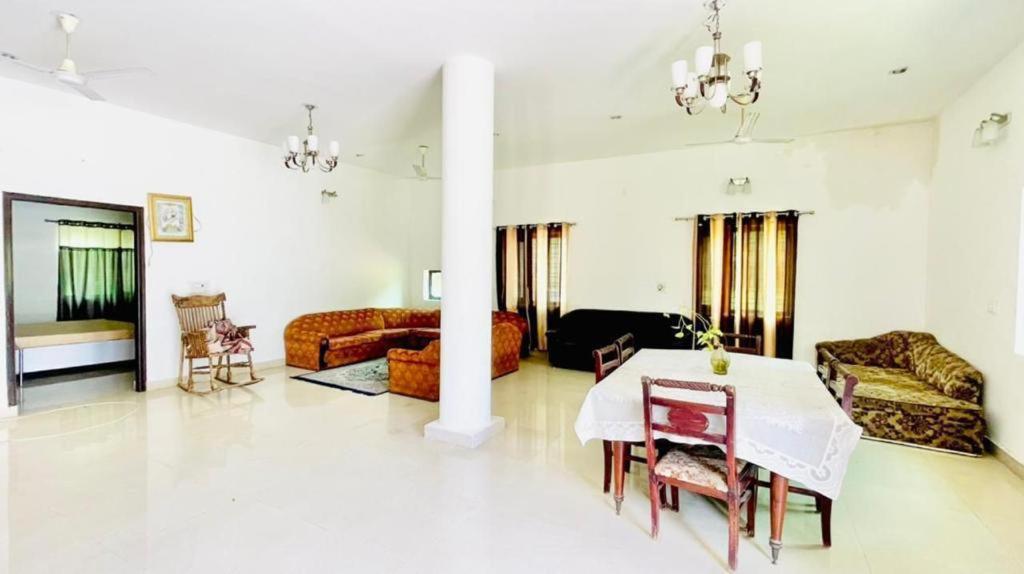 Gurugram farm house delhi road villa 5bhk - Housity
