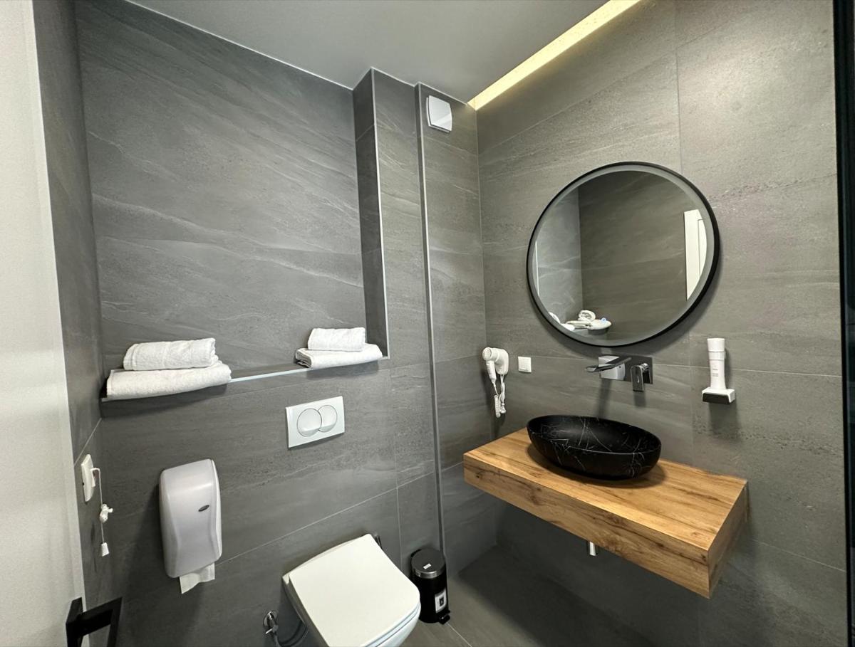 Hotel GOLD JET Bihać - Housity
