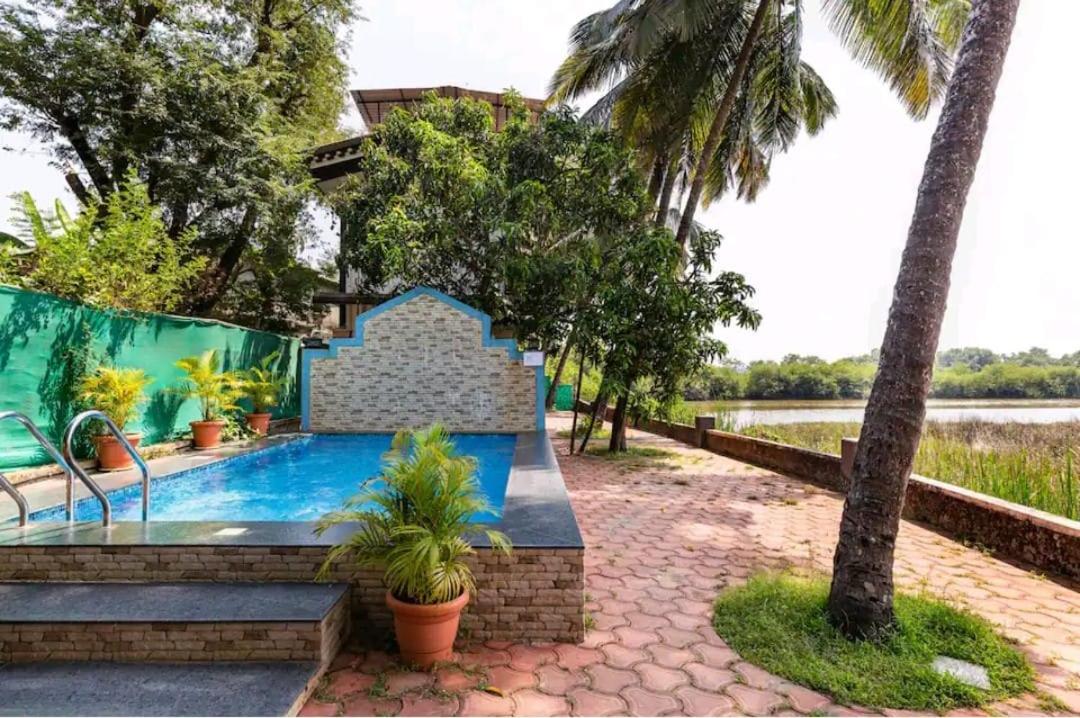 Casa DCM and Esmeralda - Villa's and Lake view Rooms in Bambolim with Swimming Pool acces - Housity