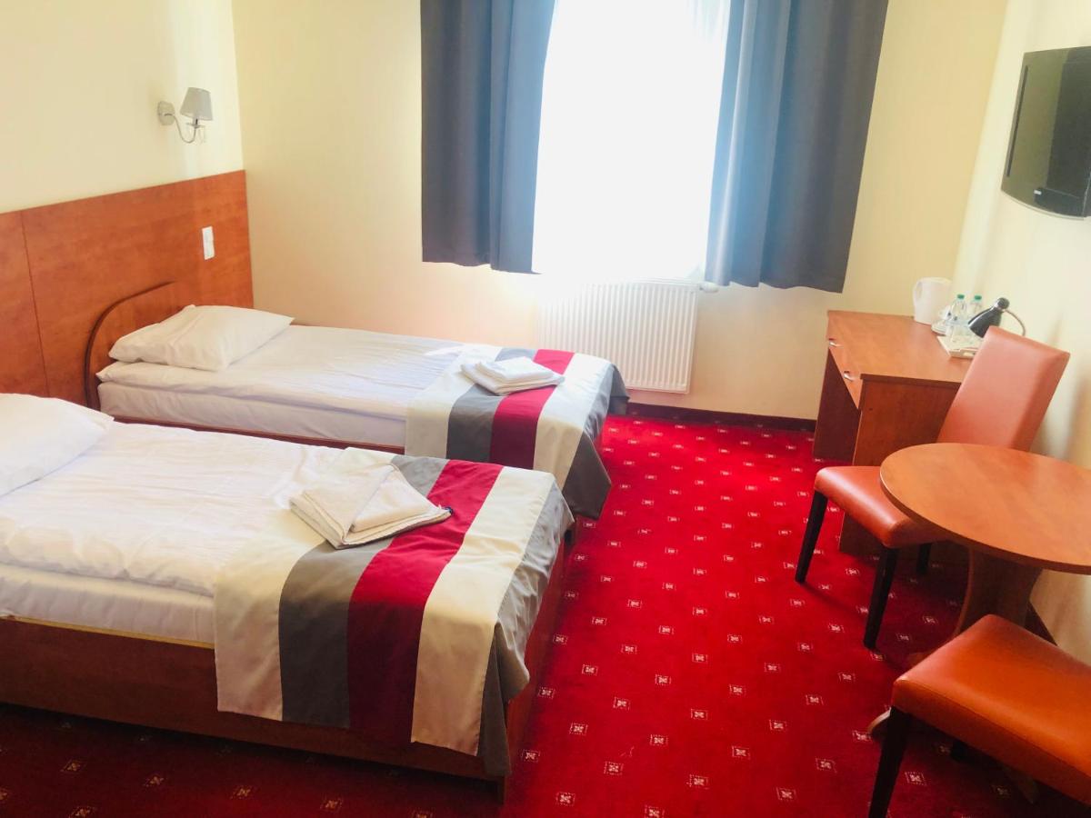 Pensjonat Cartine Jelcz-Laskowice - Housity