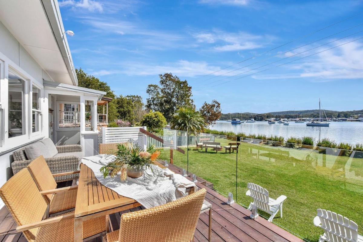 The Little Lake House at Rathmines waterfront on Lake Macquarie - Housity