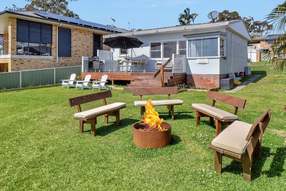 The Little Lake House at Rathmines waterfront on Lake Macquarie - Housity