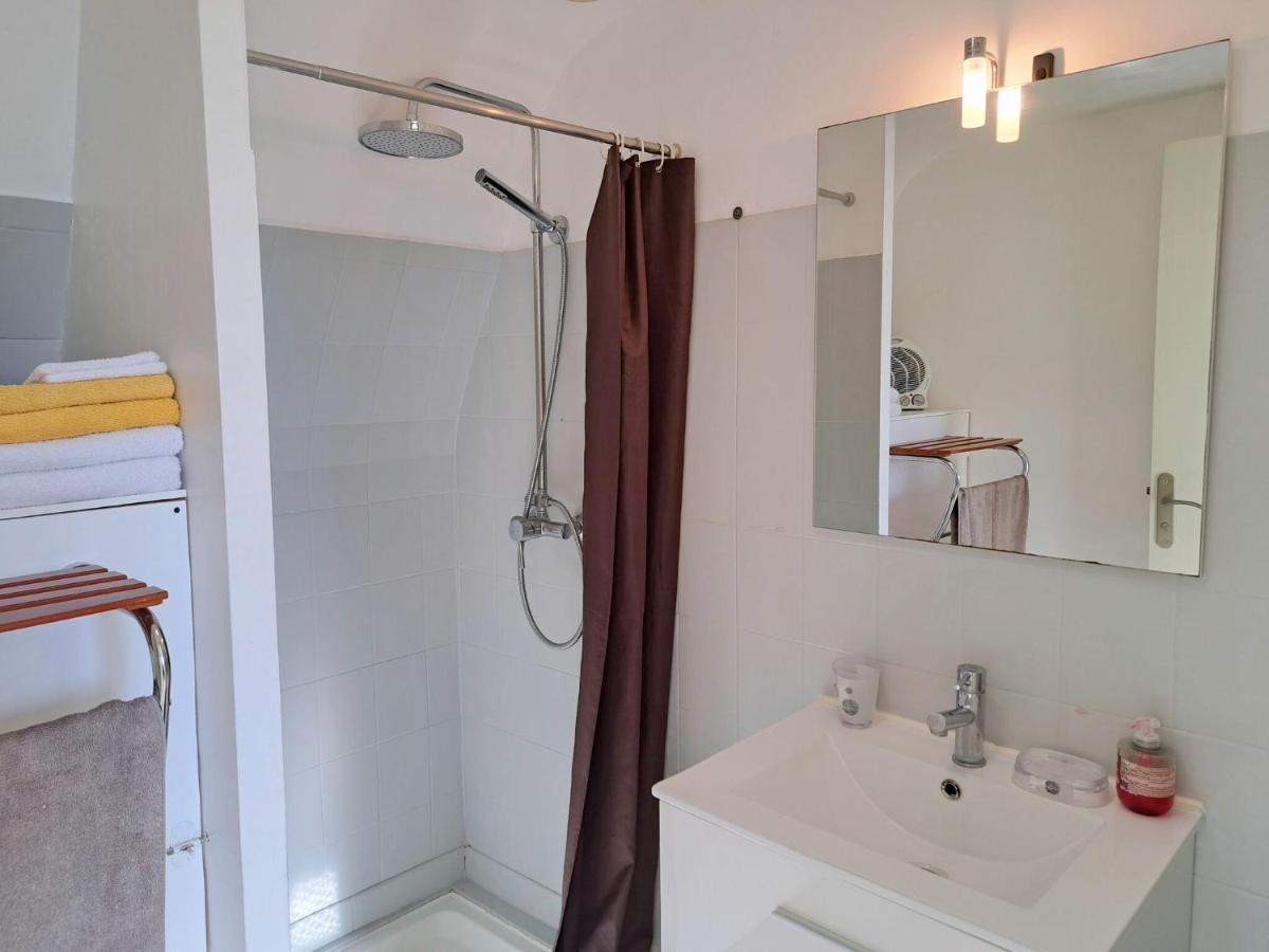 Holiday Home in Brittany near Pointe du Raz - Housity