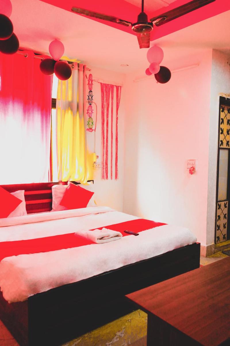 Suitetrails - Roomshala 124 Royal inn Rohini - Sector 16