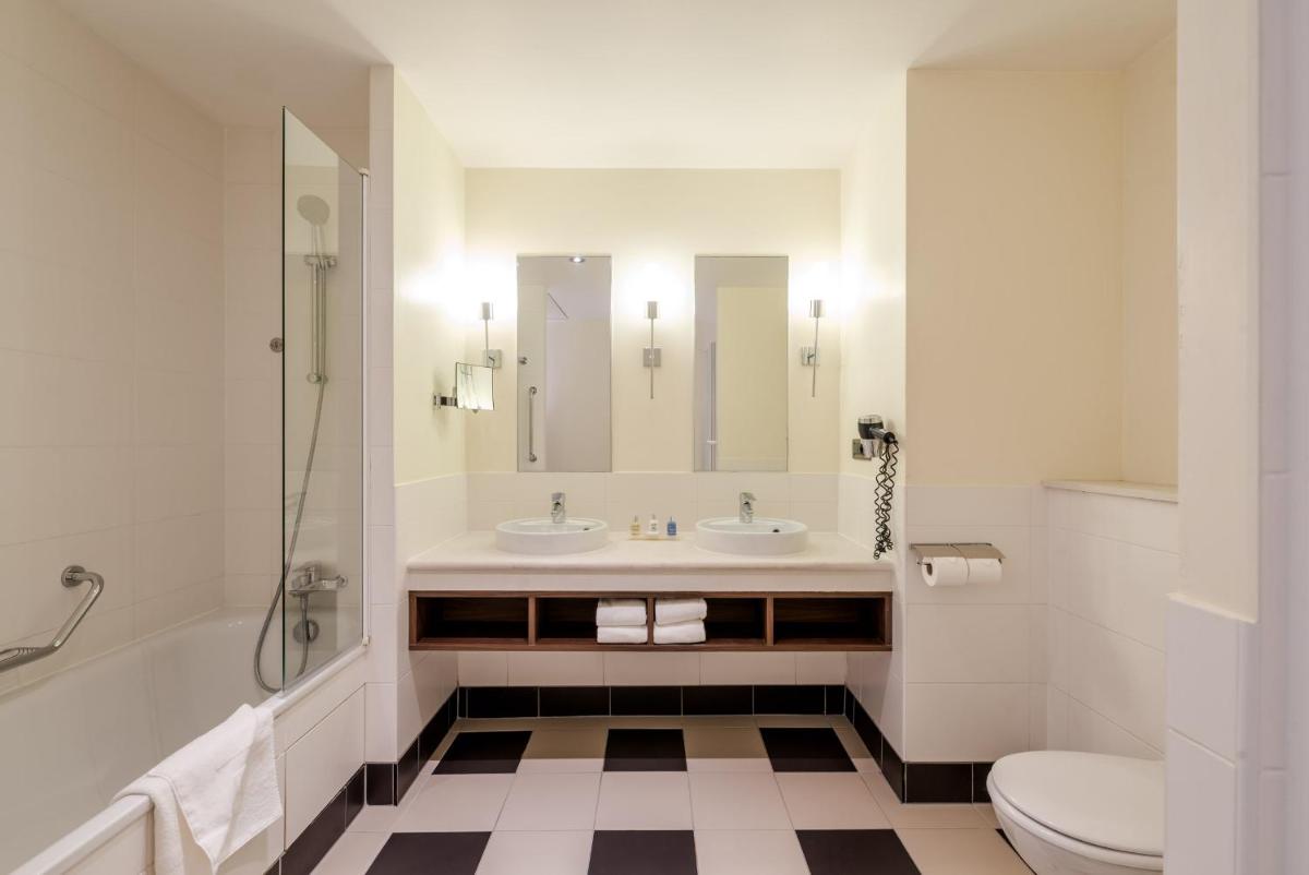 Salle de bains dans l'établissement Hotel Paris Marne-la-Vallee by IHG