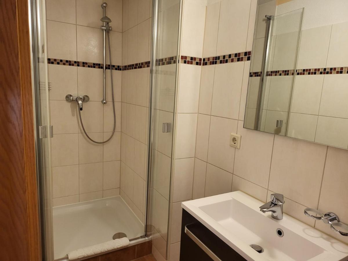 Pension Zur Neuenburg - Housity