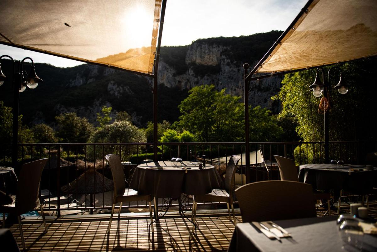 Vue générale sur la montagne ou vue sur la montagne depuis l'hôtel