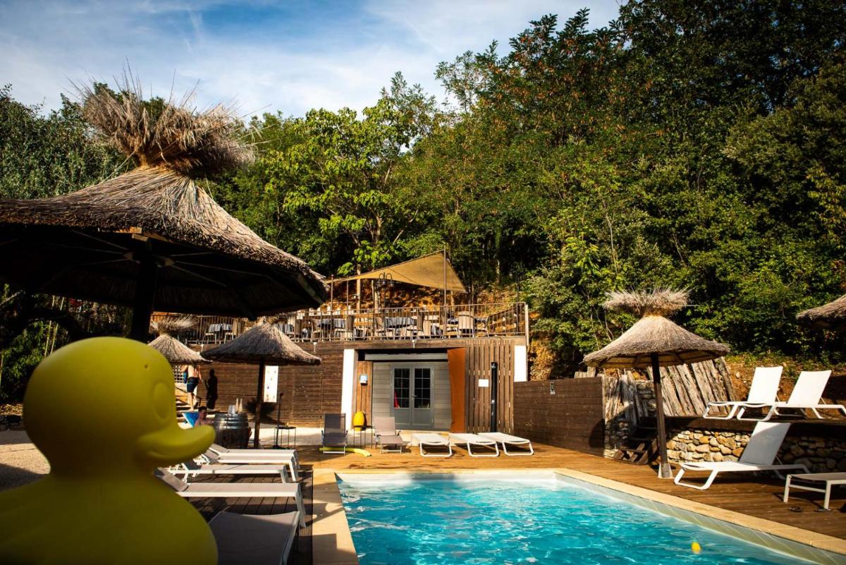 Piscine de l'établissement Le Belvedere ou située à proximité