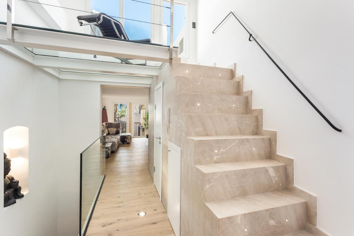 Designer Loft with Terrace in prime Location - Housity
