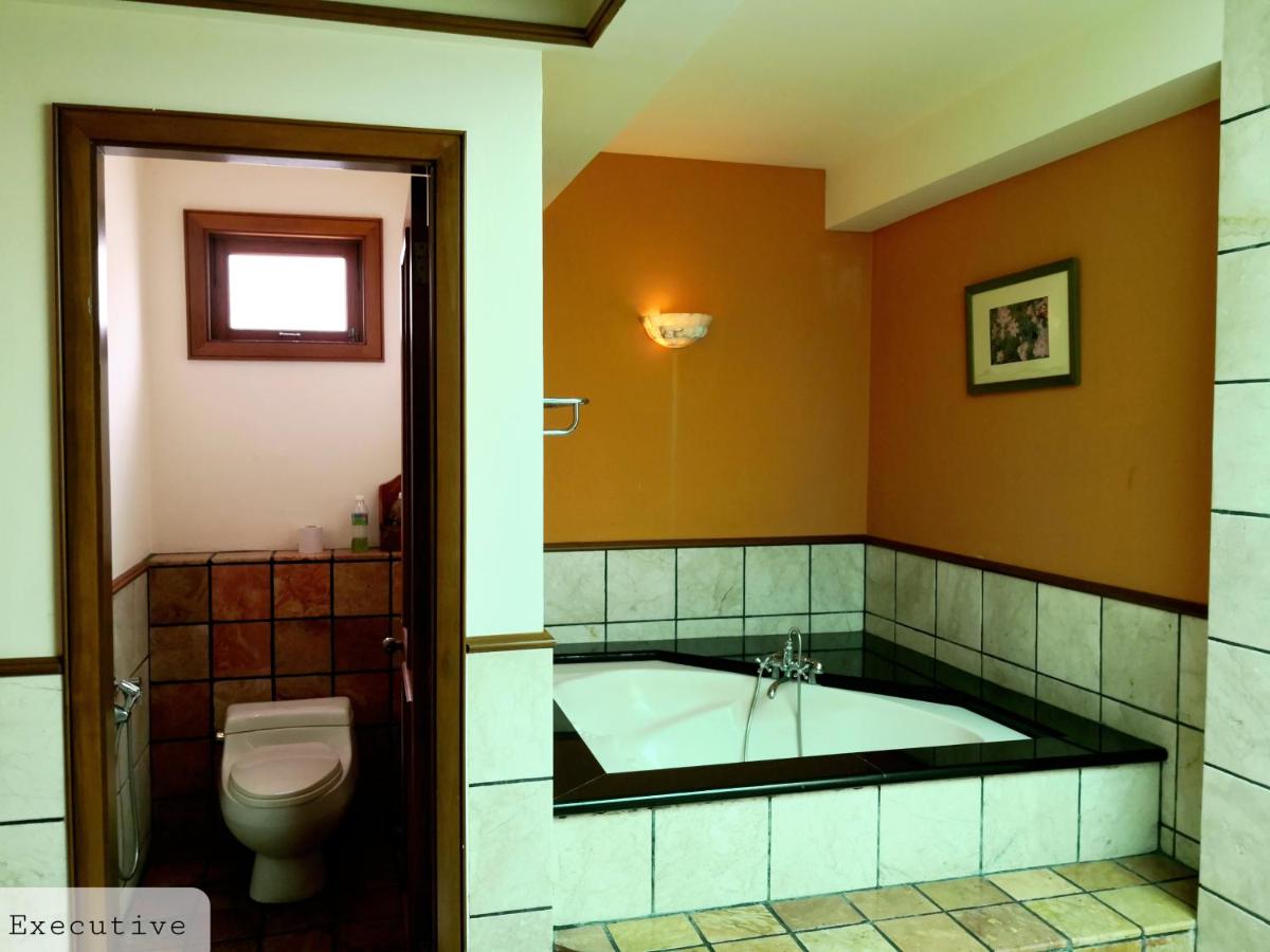 Alpine LXPD Water Chalet - Housity