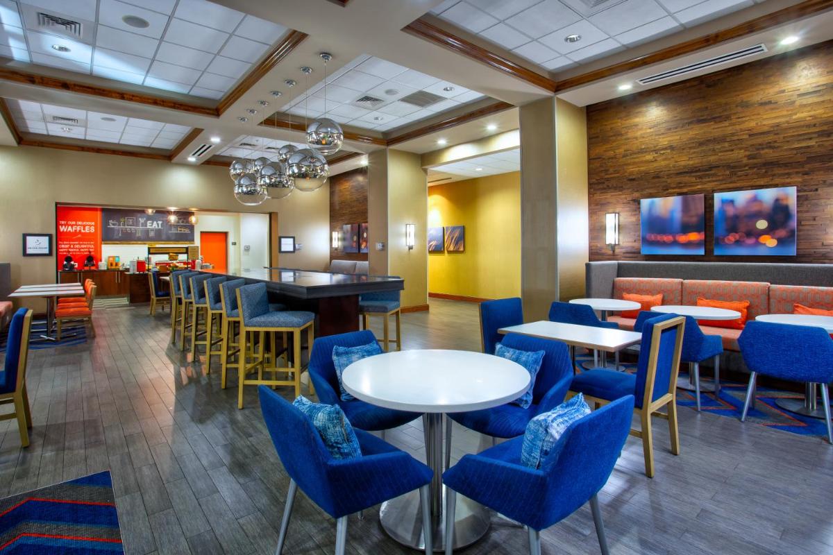 Hampton Inn & Suites Columbia/Southeast-Fort Jackson - Housity