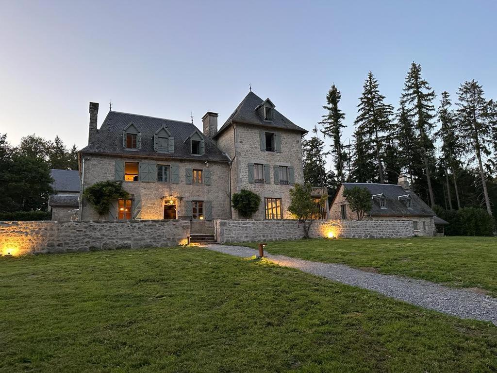 Le Manoir du Rigouneix au coeur de la nature, calme-sauna-dîner maison - Housity