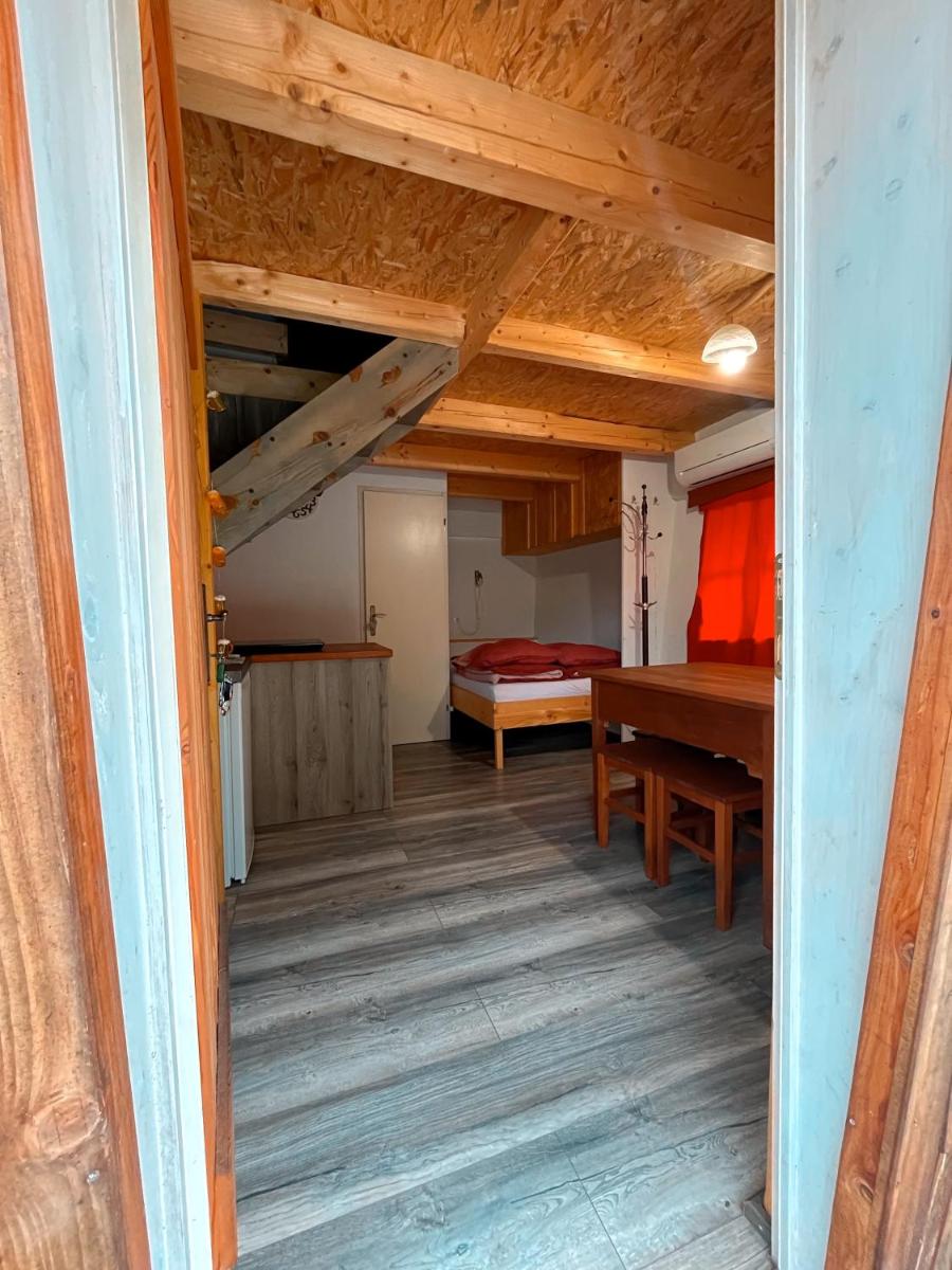 Koča Janka in Metke - Housity