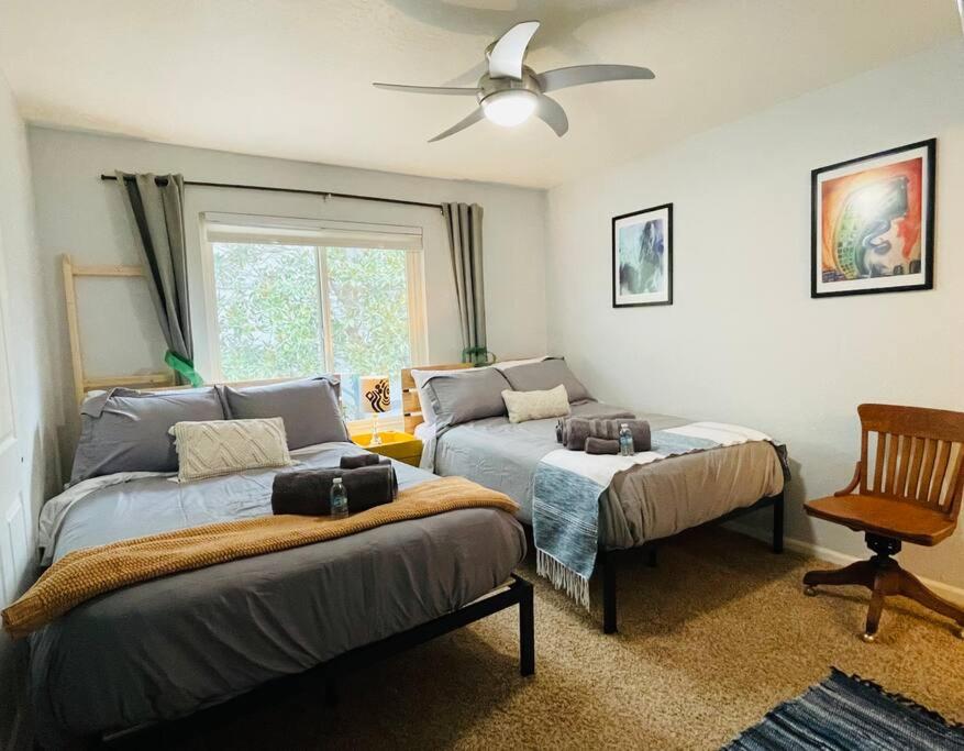 Artists Condo GAME ROOM Patio near UC Med Center - Housity