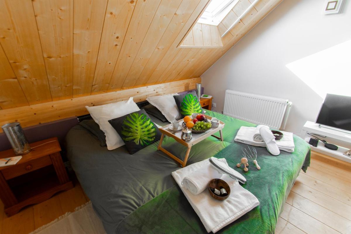 Chalet Like Upstairs Private Suite - Housity