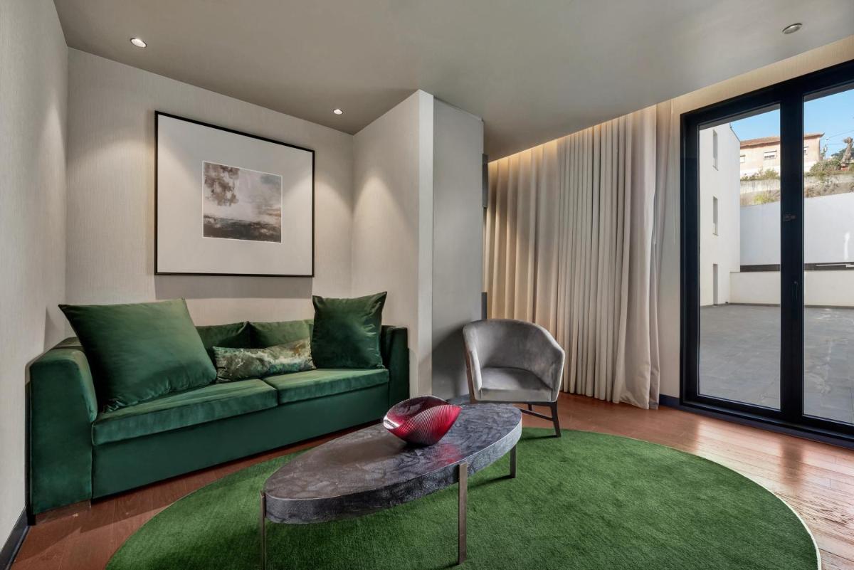 Uma área de estar em Hilton Porto Gaia