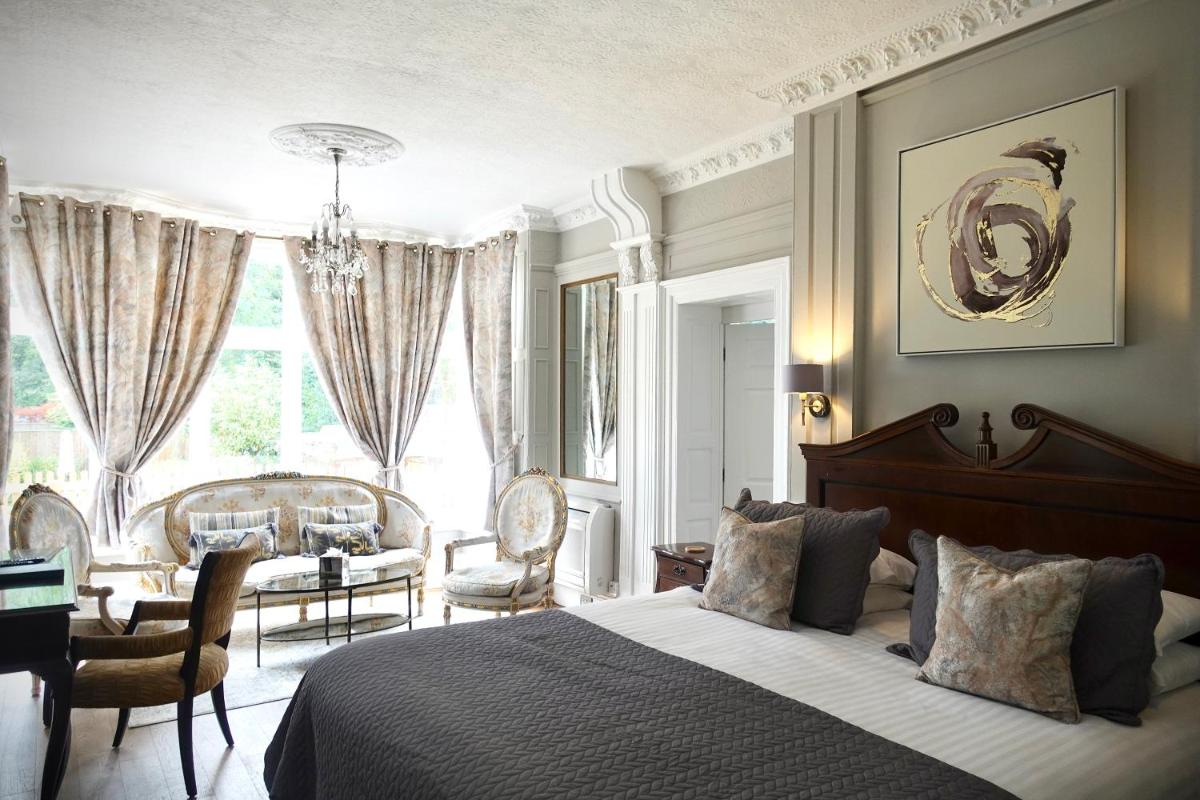 Cley Hall - Housity