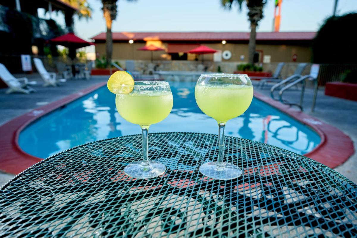 Family Garden Inn & Suites - Housity