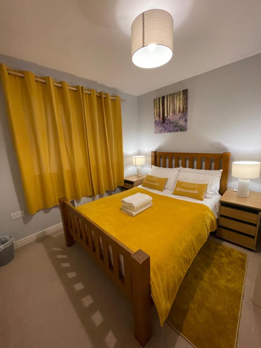 Holiday Home In Cardiff, Sleeps 8 - Housity