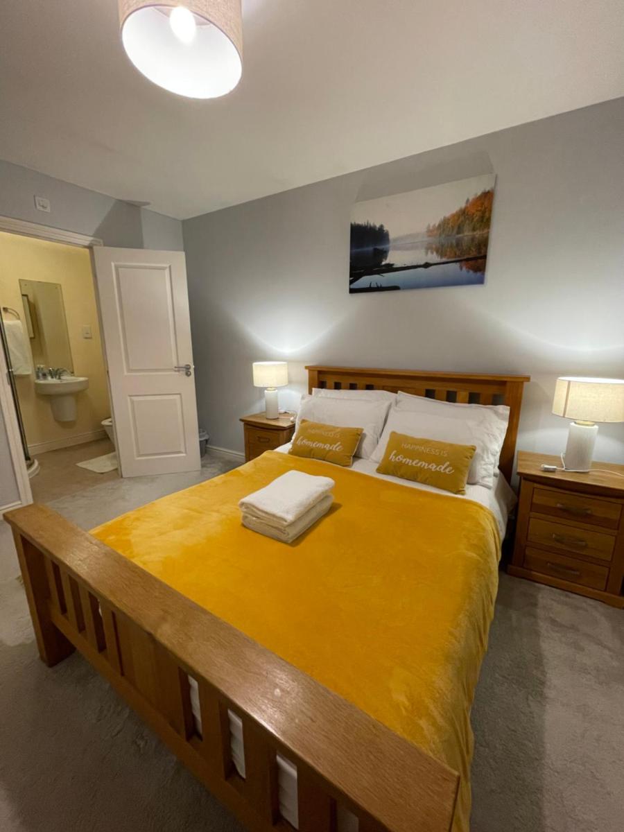 Holiday Home In Cardiff, Sleeps 8 - Housity
