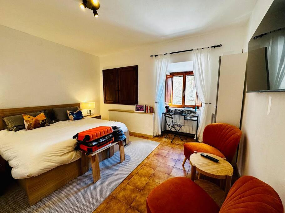 Lovely 2 Bedroom in San Gimignano Historic Center - Housity